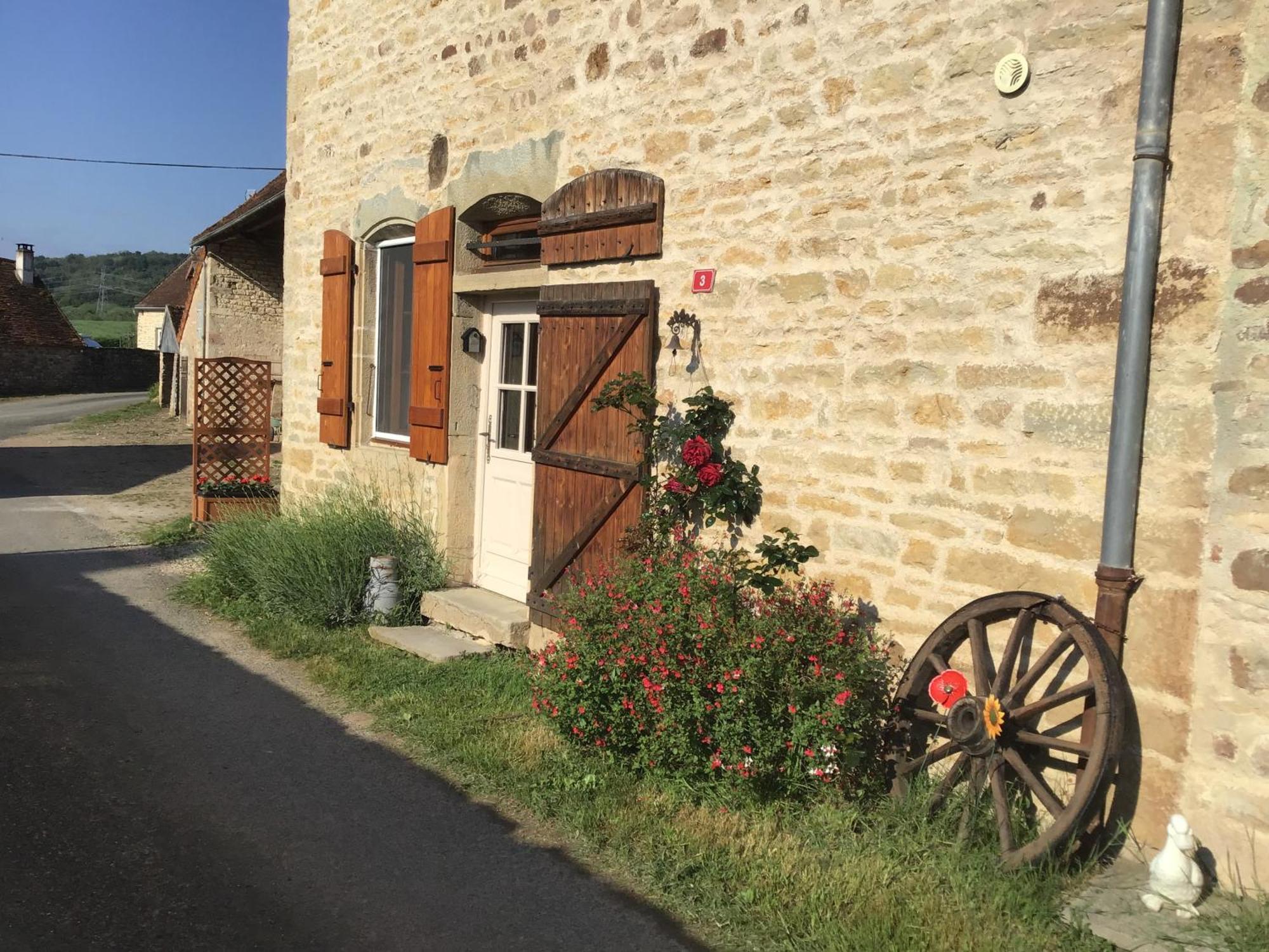 Le Petit Pressoir - Charmant Studio Collonges-en Charollais Exterior photo